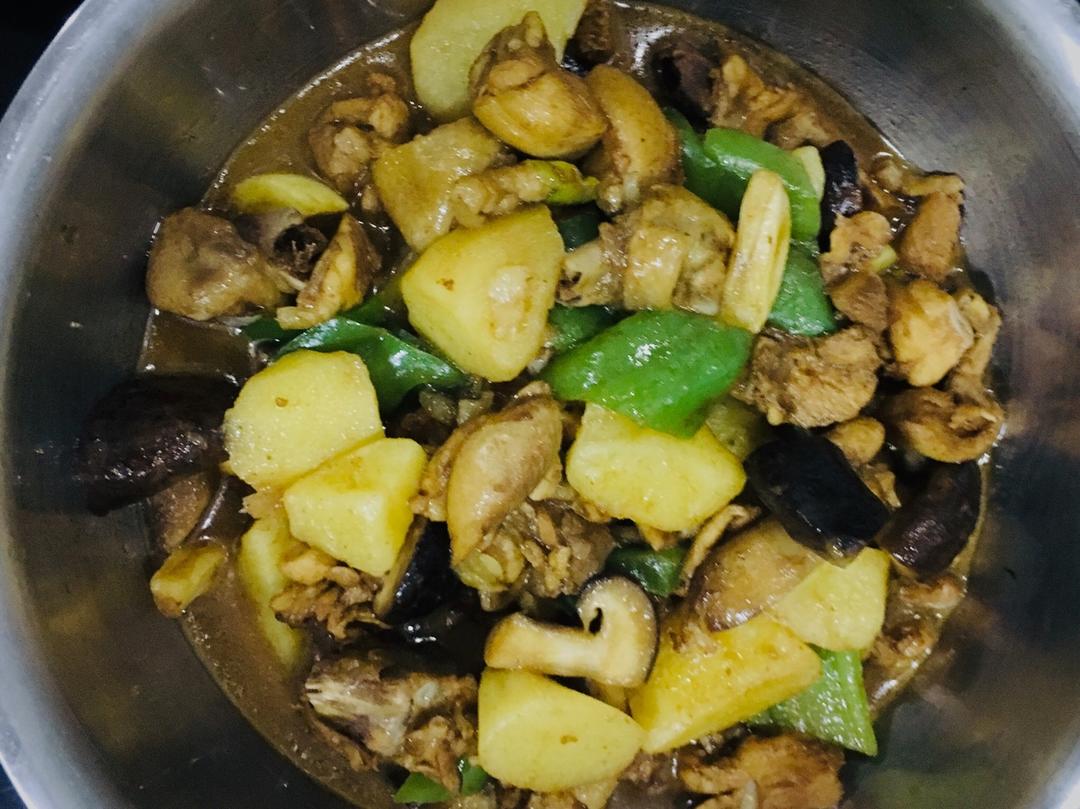 香菇鸡肉炖土豆