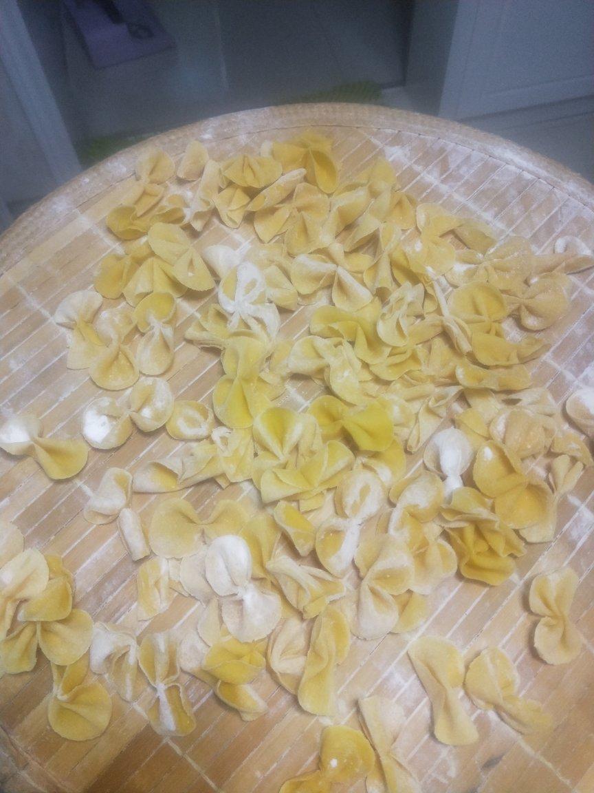 宝宝辅食：手工果蔬蝴蝶面