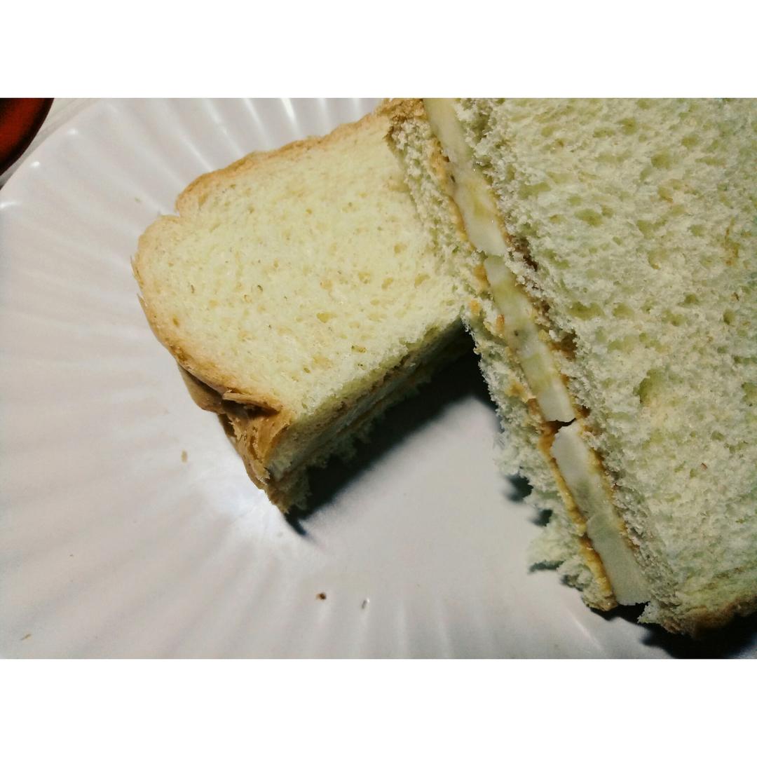 花生酱香蕉三明治