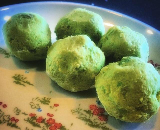 牛油果椰子油冰淇淋球（五种原料轻松做！）的做法