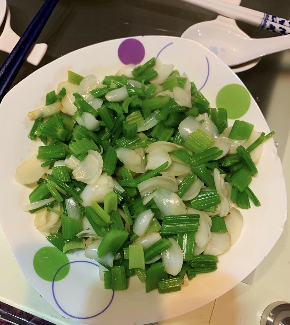 西芹炒百合