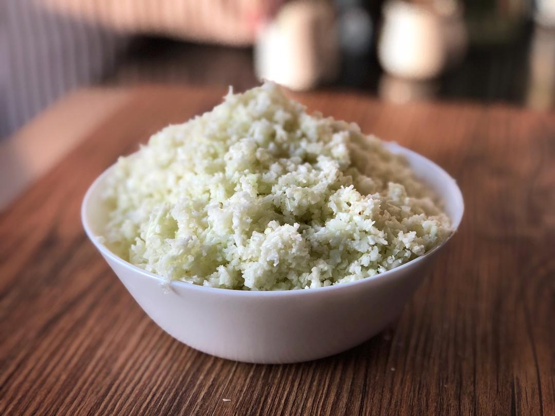 香橙咖啡yui做的【健康三餐】菜花米"米饭"(cauliflower rice)基础版
