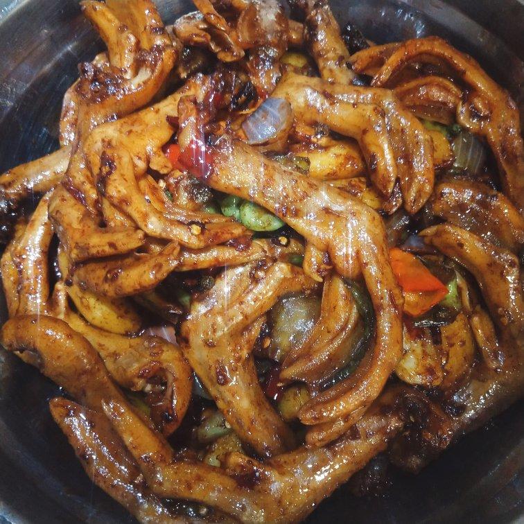 i邹邹做的糯香鸭掌干锅来自干锅发源地的保姆级菜谱