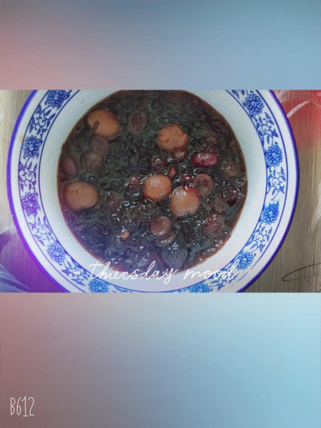 桂圆红枣炖桃胶