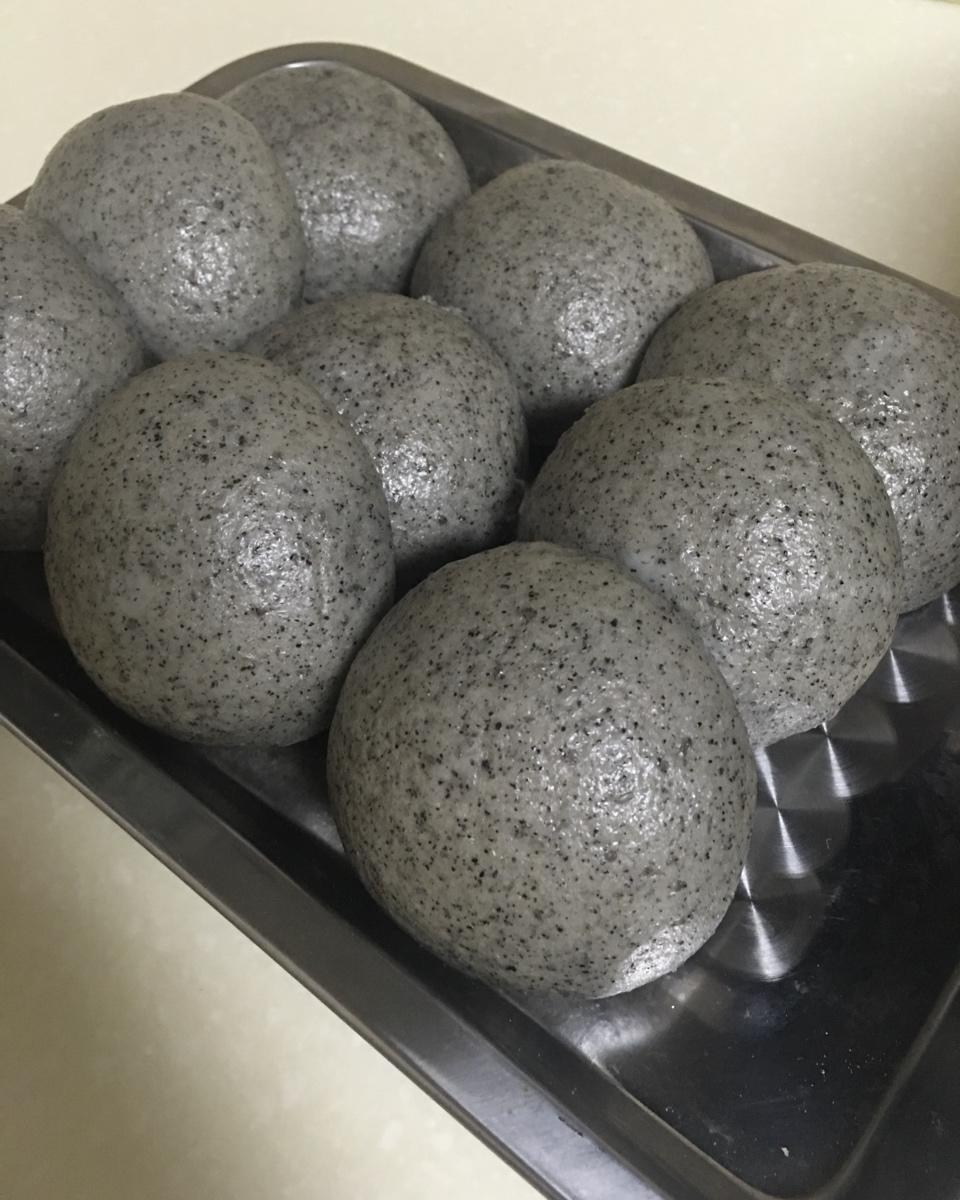 紫薯馒头VS芝麻馒头