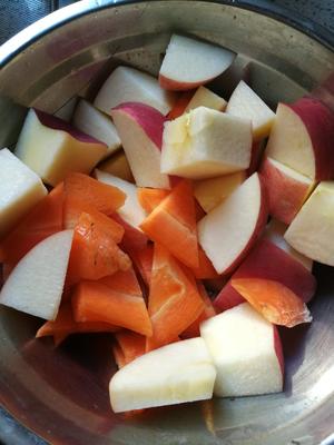苹果银耳瘦肉汤的做法 步骤2
