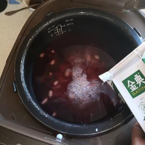 黑米红豆养生粥的做法 步骤3