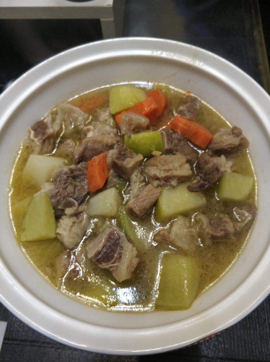 牛肉炖萝卜