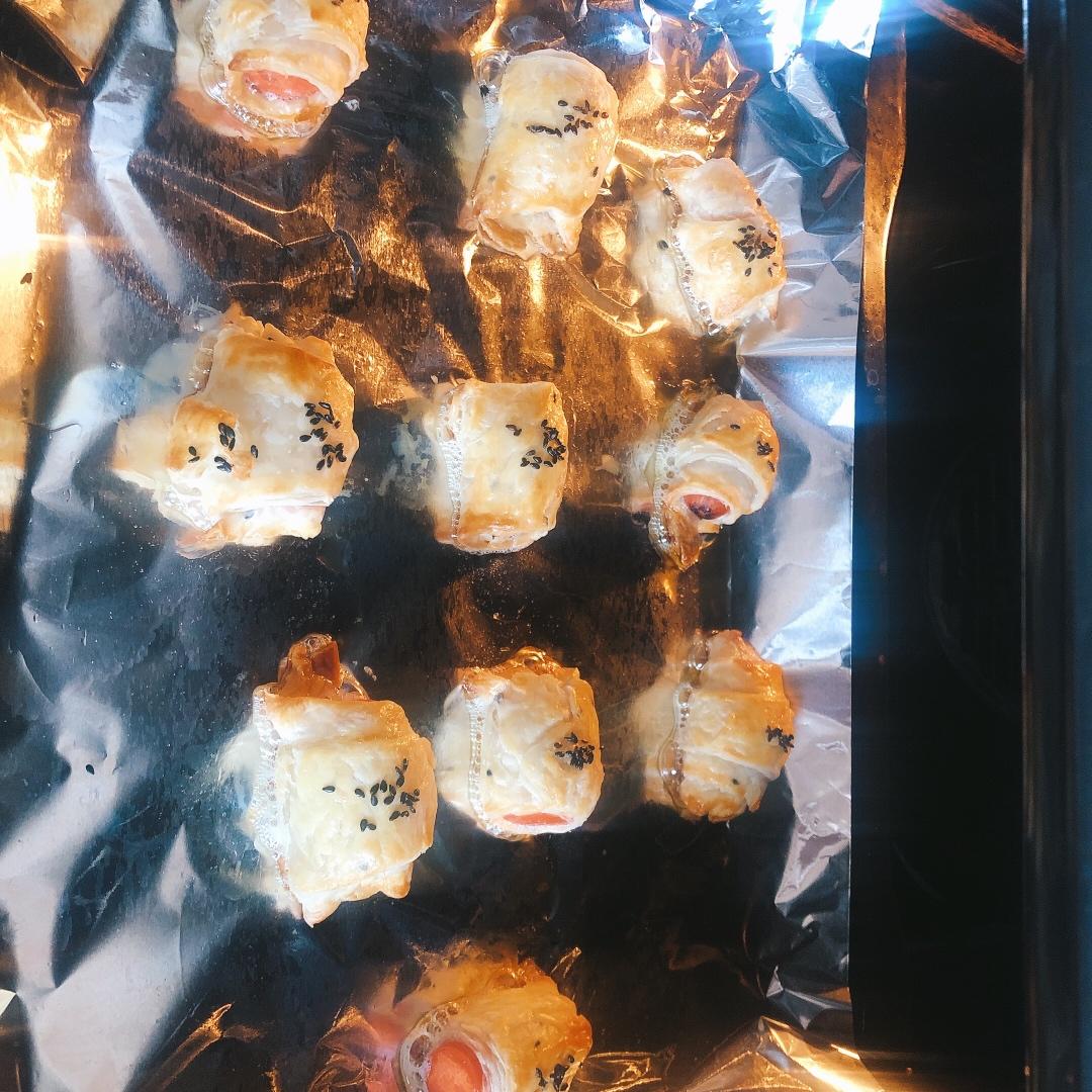 香肠酥皮卷：手抓饼皮还能这样吃，不用和面快速搞定早餐