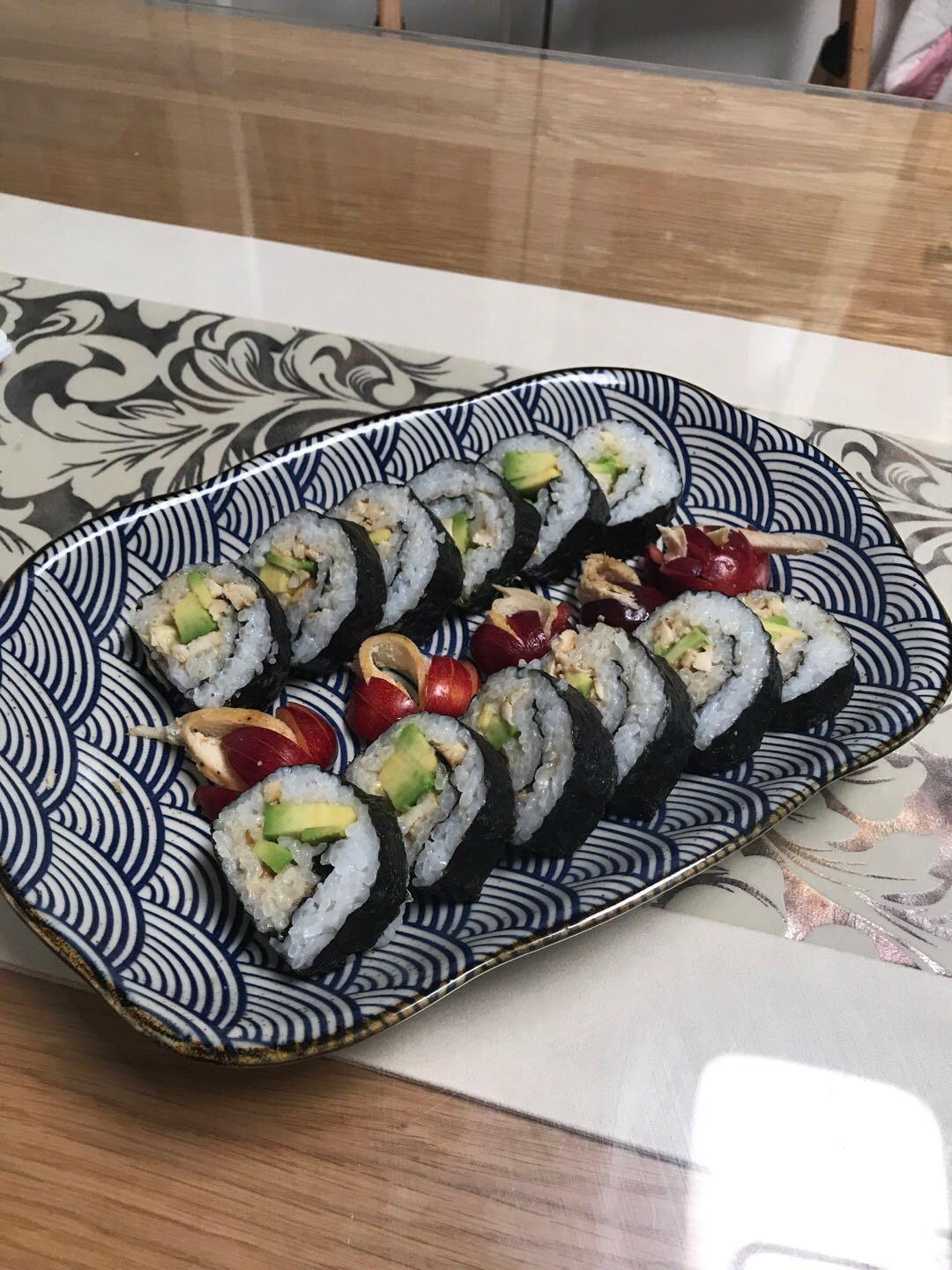 美味营养【照烧鸡牛油果奶油奶酪寿司卷】 附：包完美寿司卷手法