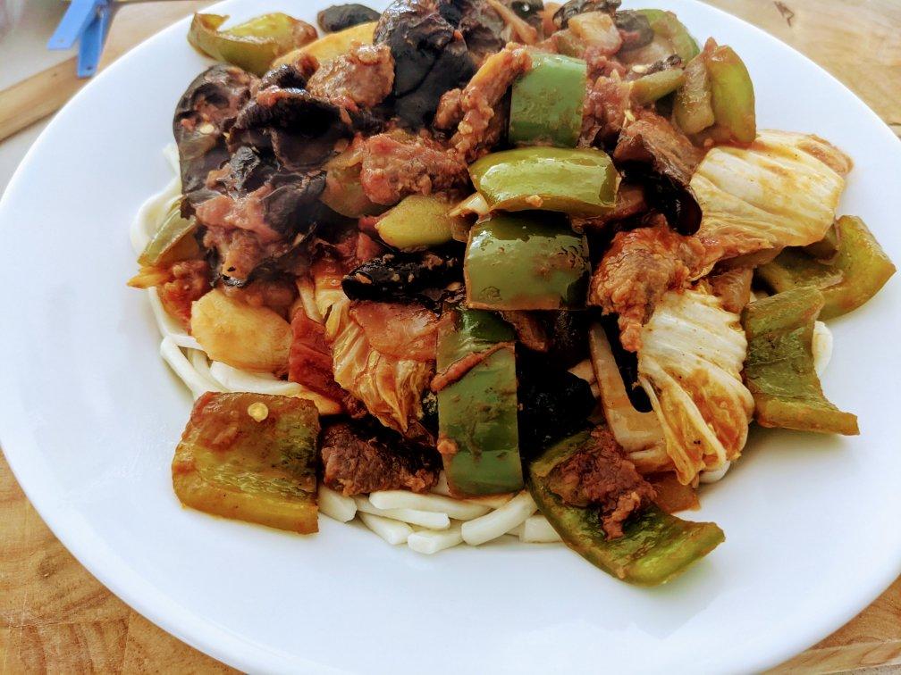 新疆过油肉拌面