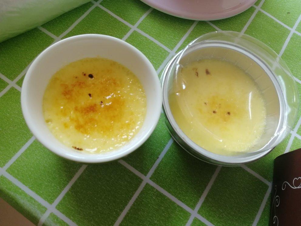 Crèmebrulée。法式烤布雷。焦糖布丁。