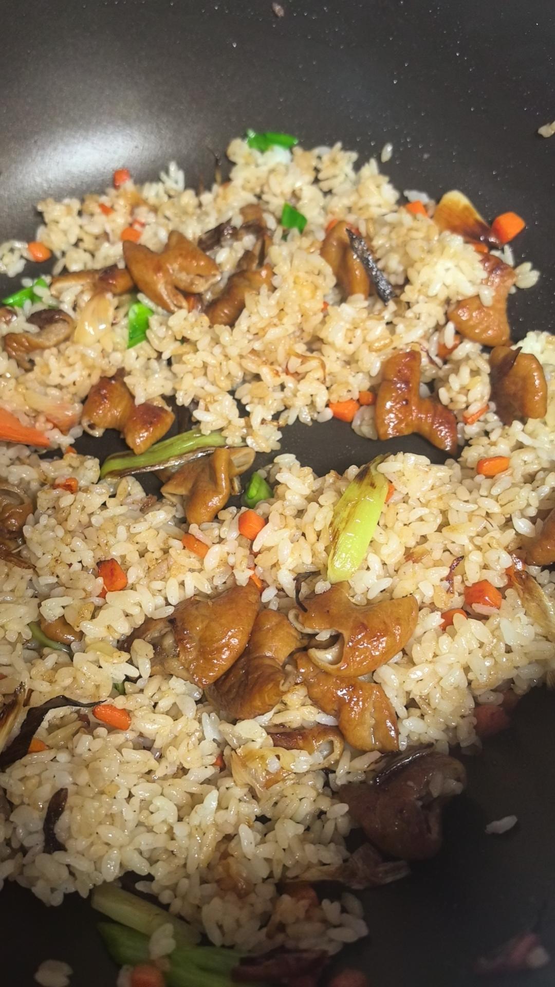 干锅肥肠炒饭