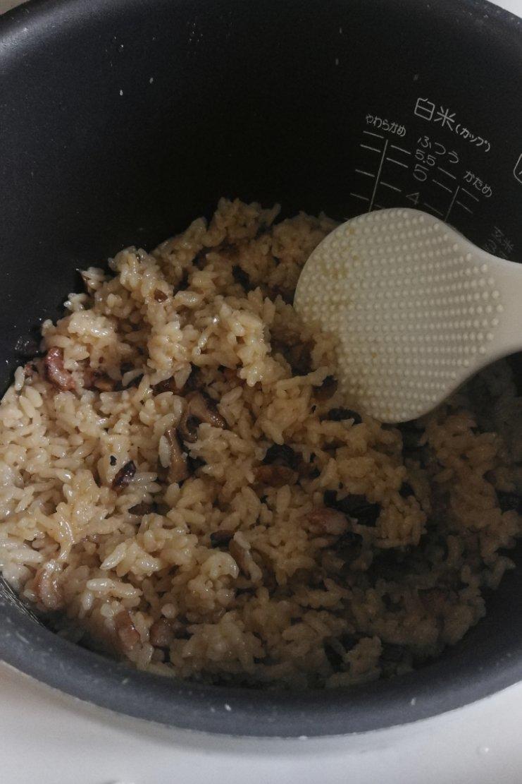 电饭锅版香菇腊肠饭