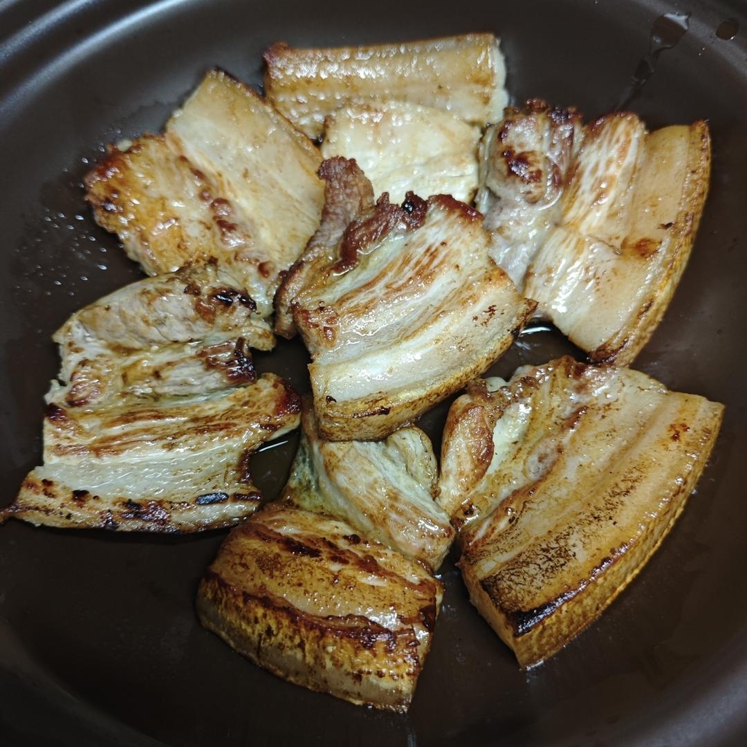 今日的快乐是把子肉给的～🍛