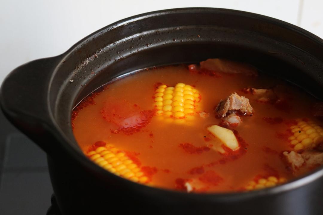 番茄玉米土豆猪骨汤