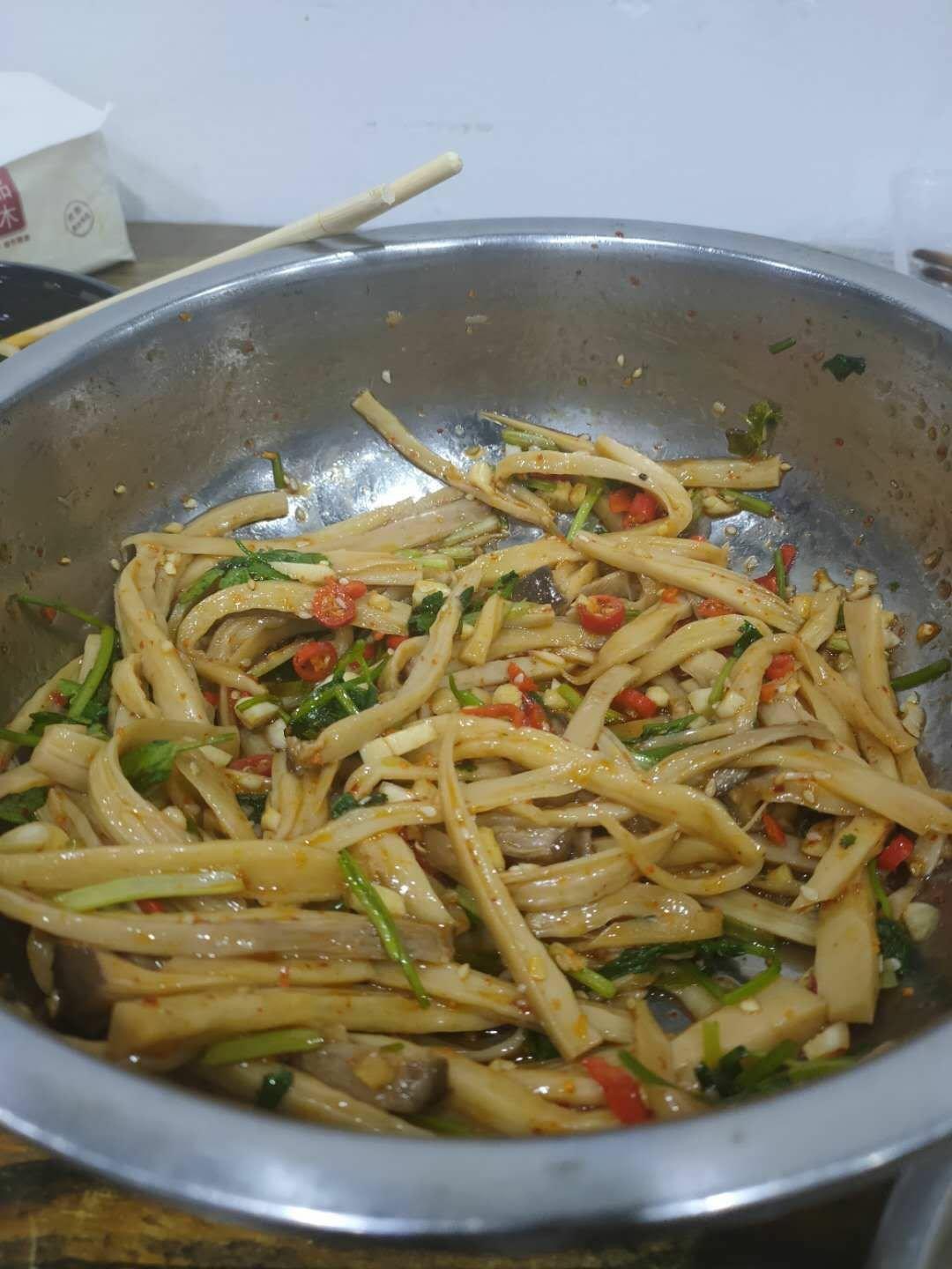 比肉还好吃的【手撕凉拌杏鲍菇】，上桌扫光光