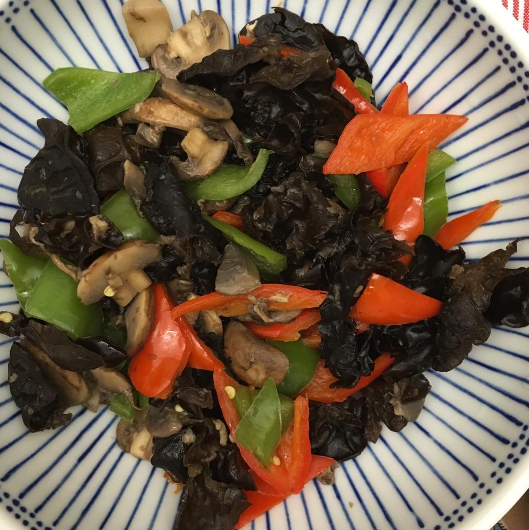 蘑菇木耳小炒
