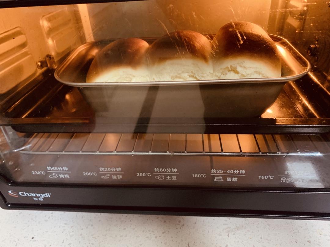 小美版细腻松软的牛奶吐司