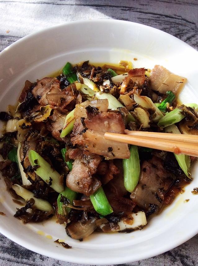 很下饭盐菜回锅肉的做法