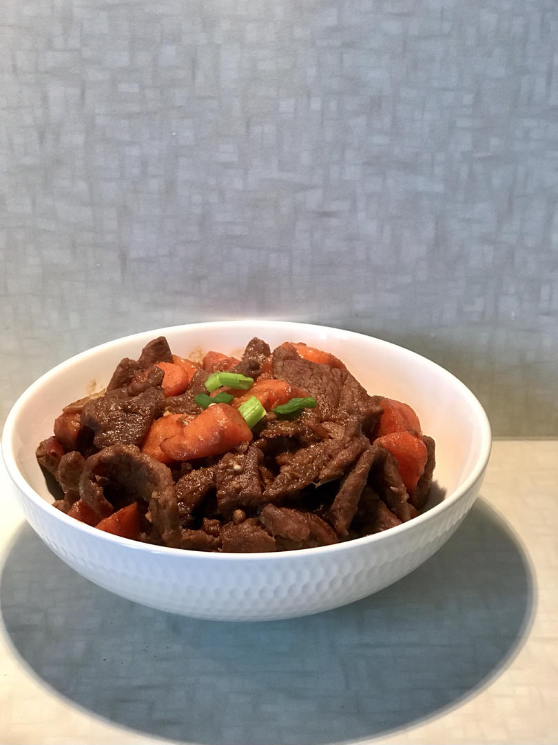 胡萝卜烧牛肋条（炒牛肉）