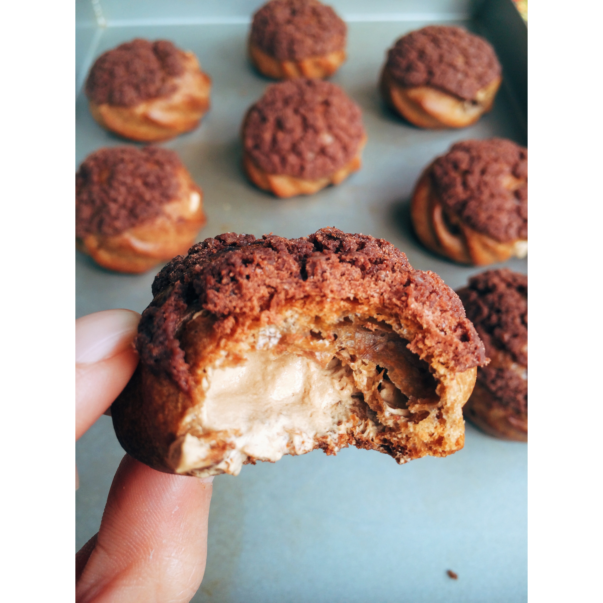 巧克力酥皮泡芙