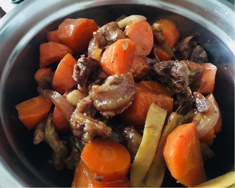 胡萝卜土豆烧牛腩