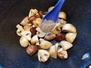 奶素版 简单美味 法式奶油奶酪蘑菇汤🍄🧀🥛的做法 步骤3