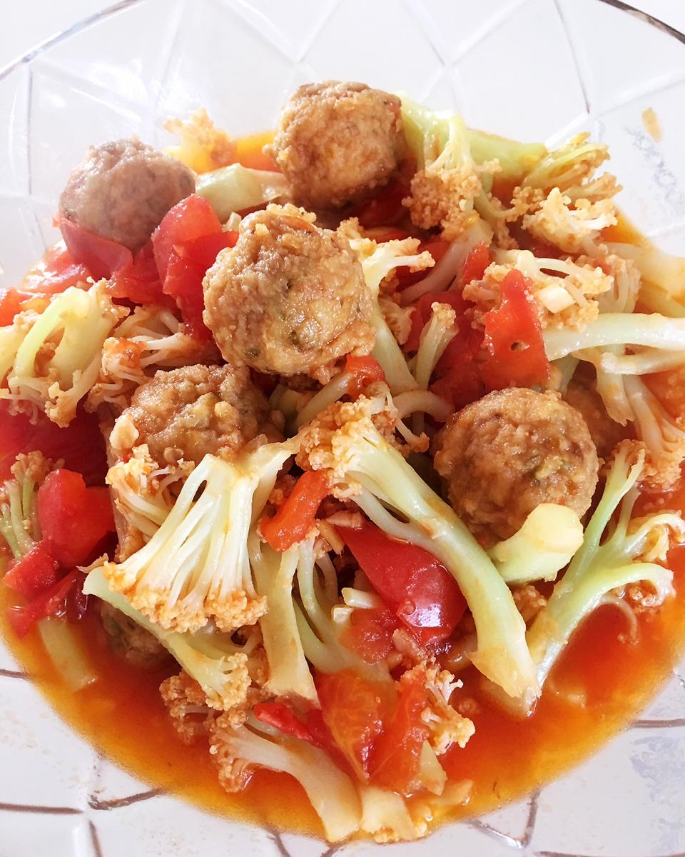 曹艹做的有机花菜炒西红柿