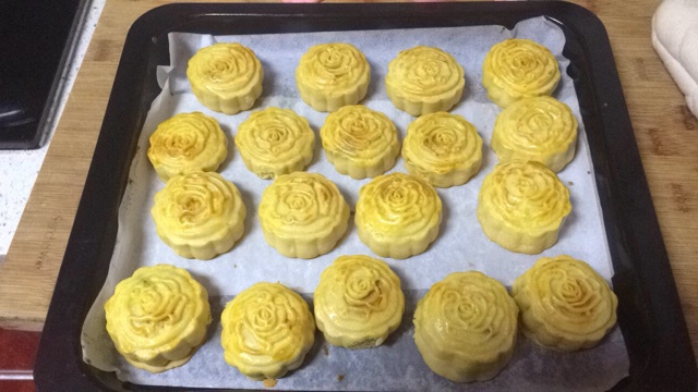 广式月饼——蛋黄莲蓉月饼