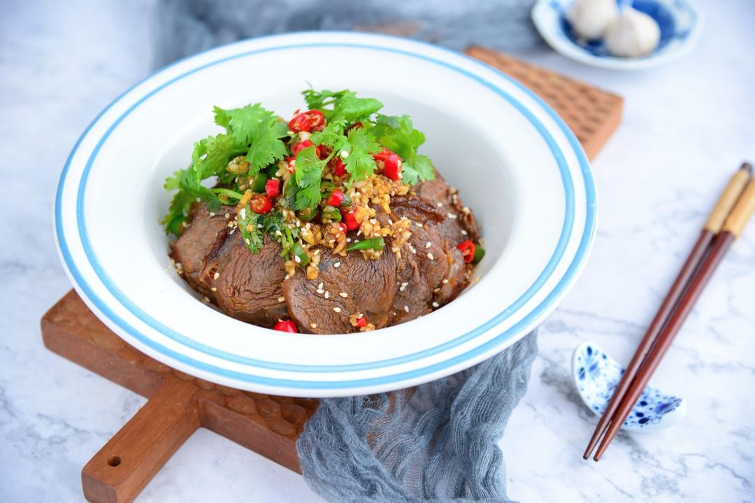 鸡蛋花蒋蒋鸡蛋花做的凉拌卤牛腱