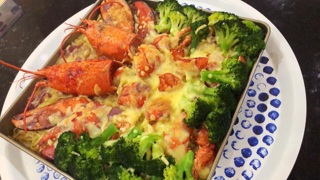 老广东酒楼的龙虾伊面