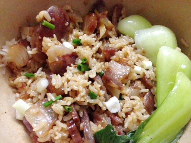 广式腊味煲仔饭