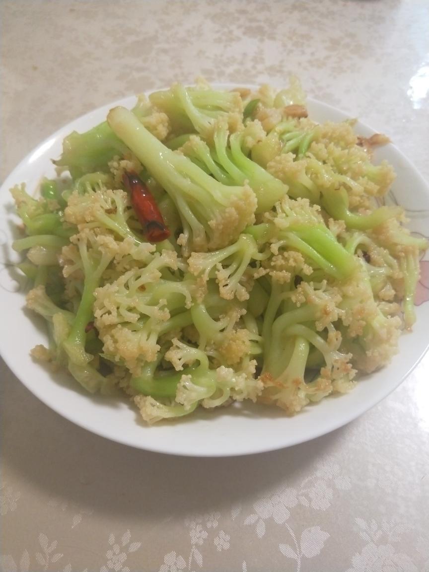 清炒菜花（简单巨好吃）的做法