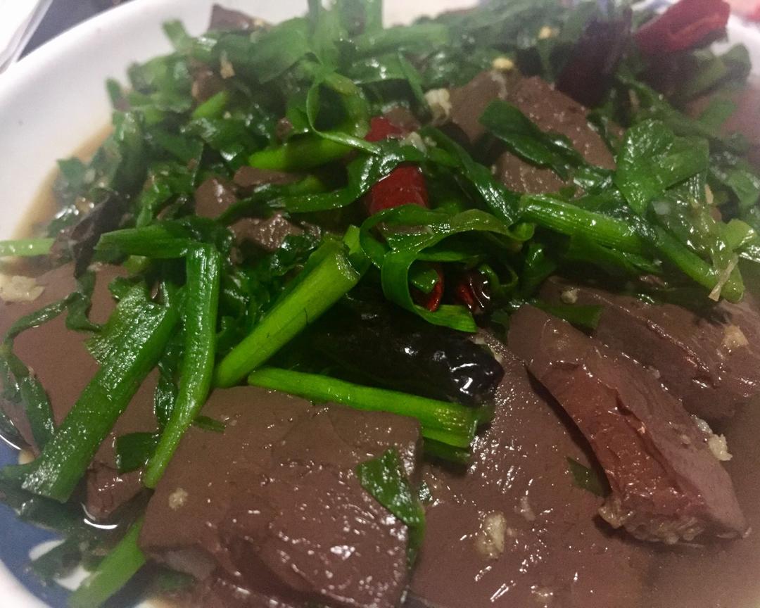 韭菜炒鸭血的做法