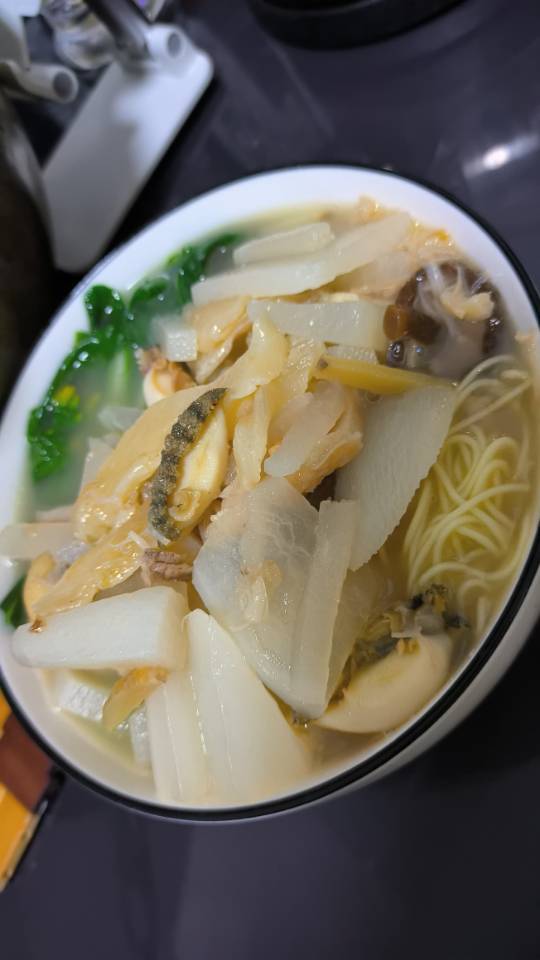 教你做汤色奶白的干贝萝卜排骨汤
