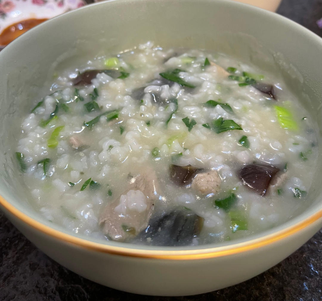 妈妈👩教我做的皮蛋瘦肉粥🥣简单快捷美味😋