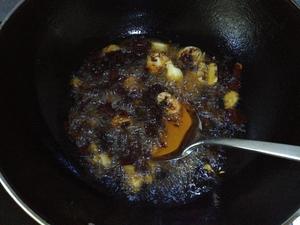 香辣菌菇鱼煲的做法 步骤5