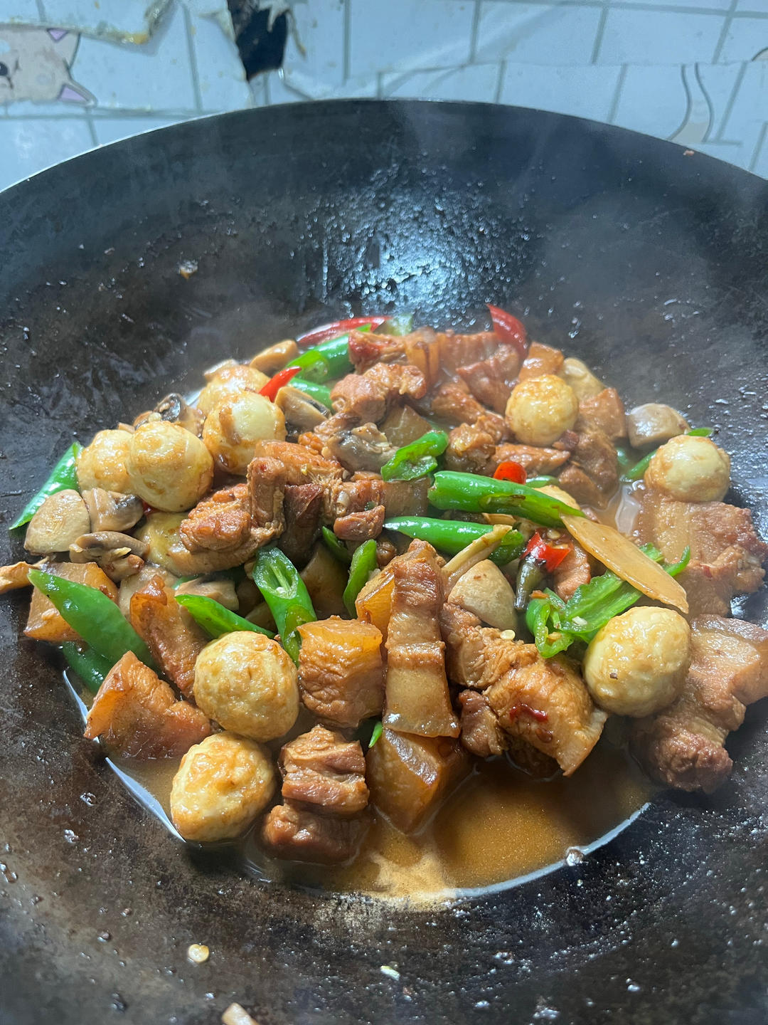 鹌鹑蛋口蘑五花肉