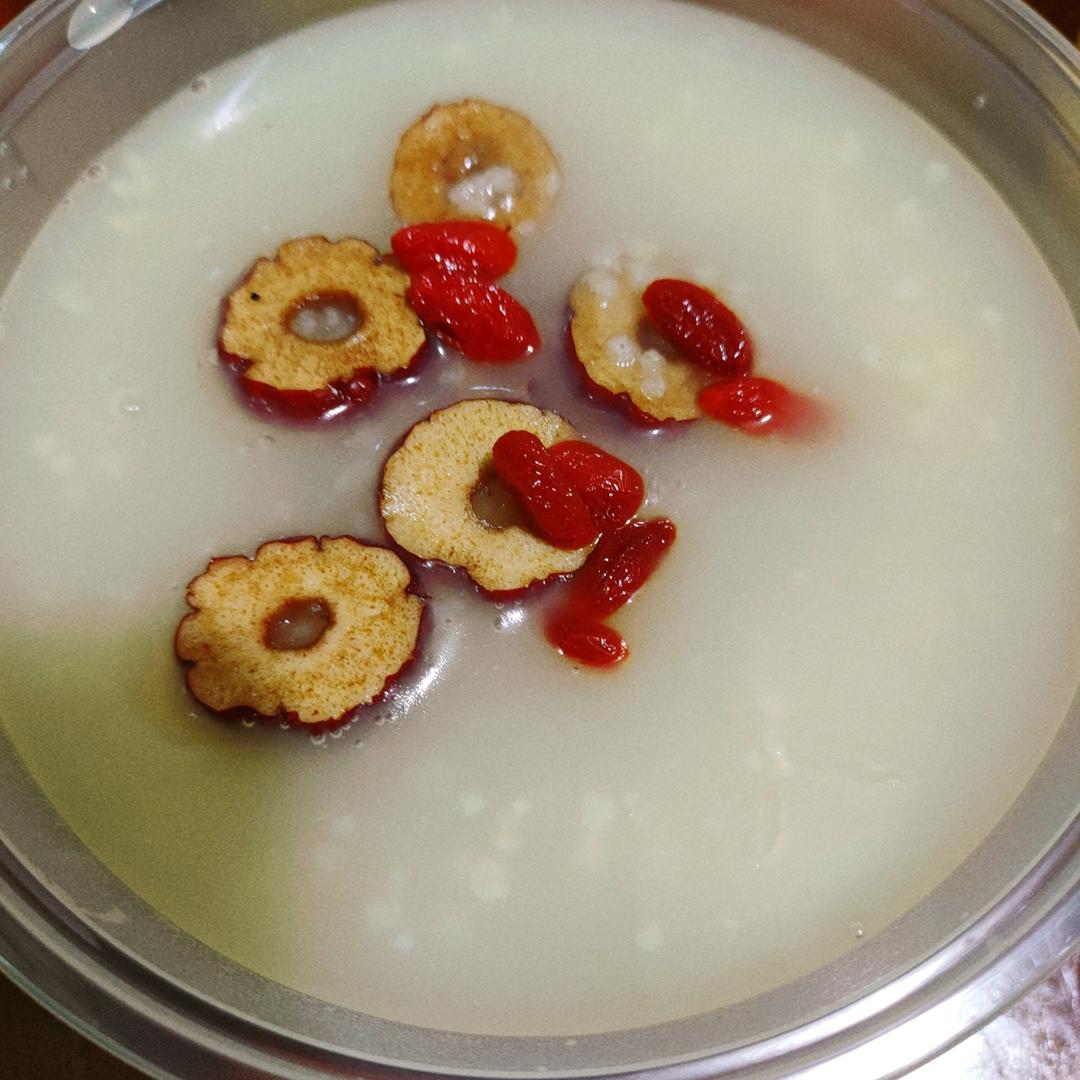 暖身养胃 l 红枣枸杞小米粥