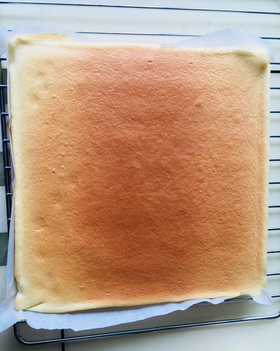 《Tinrry下午茶》教你做基础原味蛋糕卷