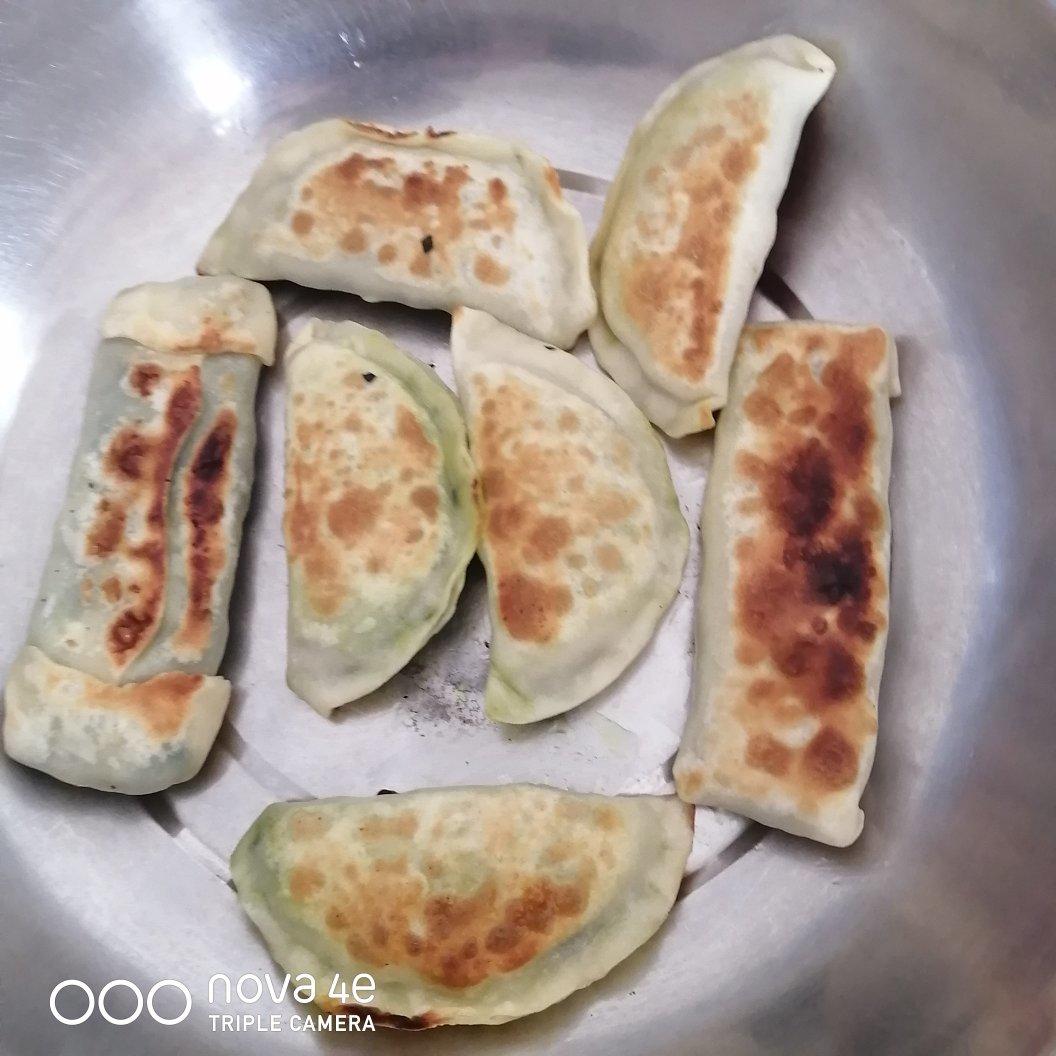 吹弹可破的韭菜盒子