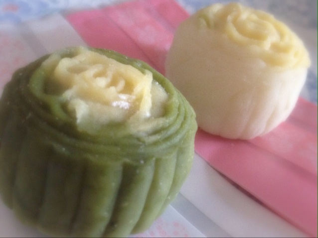 椰香芝士奶黄冰皮月饼