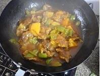 菠萝咕噜肉的做法 步骤6