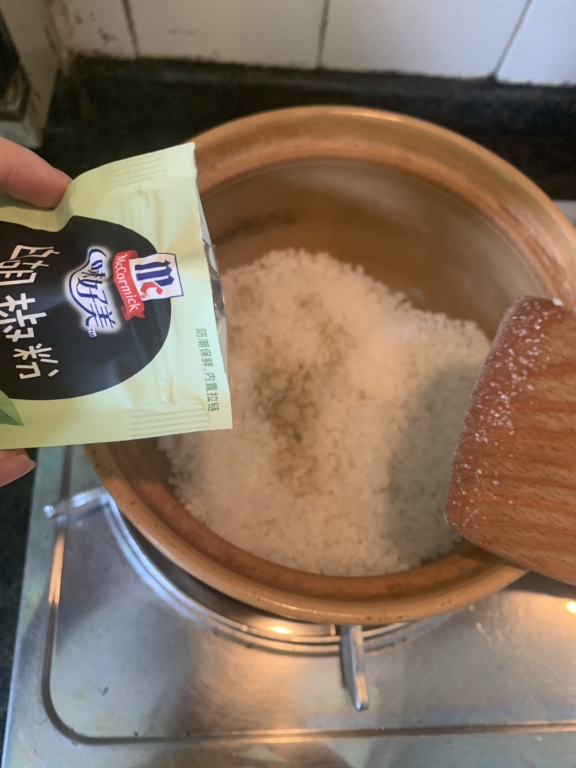 盐焗花螺的做法 步骤2