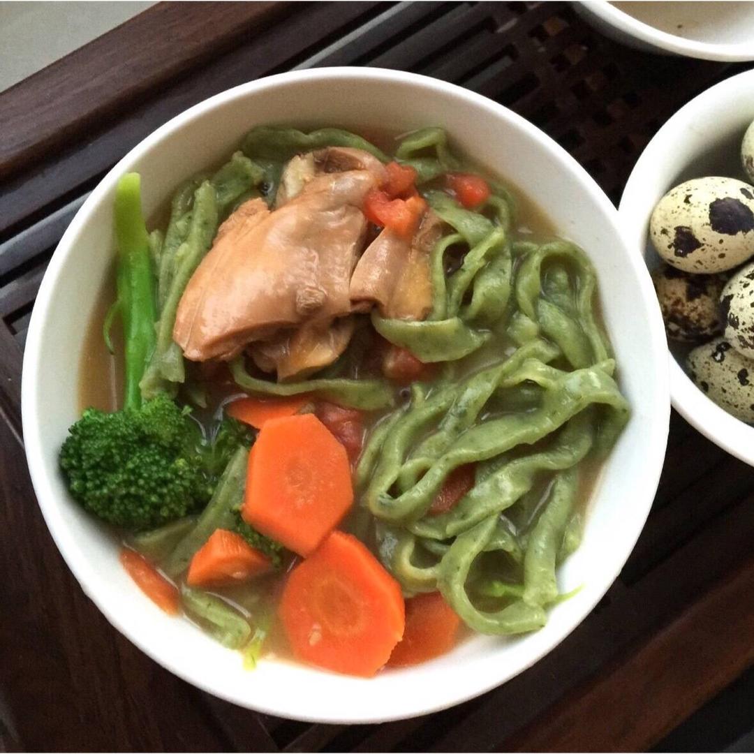 （菠菜）鸡蛋手擀面（附肉酱制作方法）