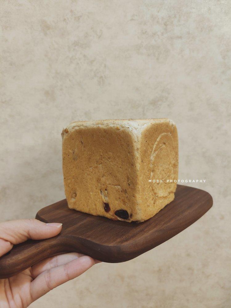 高纤低脂的全麦核桃吐司