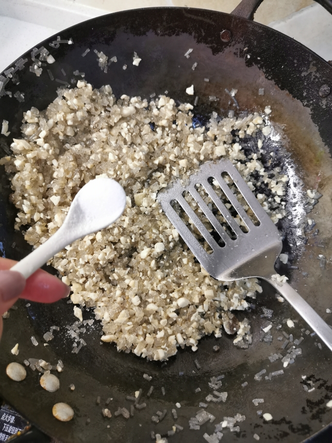 一碗朴素的素饺子（韭菜粉丝豆腐鸡蛋馓子馅）的做法 步骤4