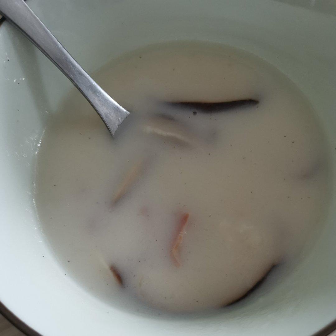 奶油蘑菇浓汤（在家也能喝的美味浓汤）