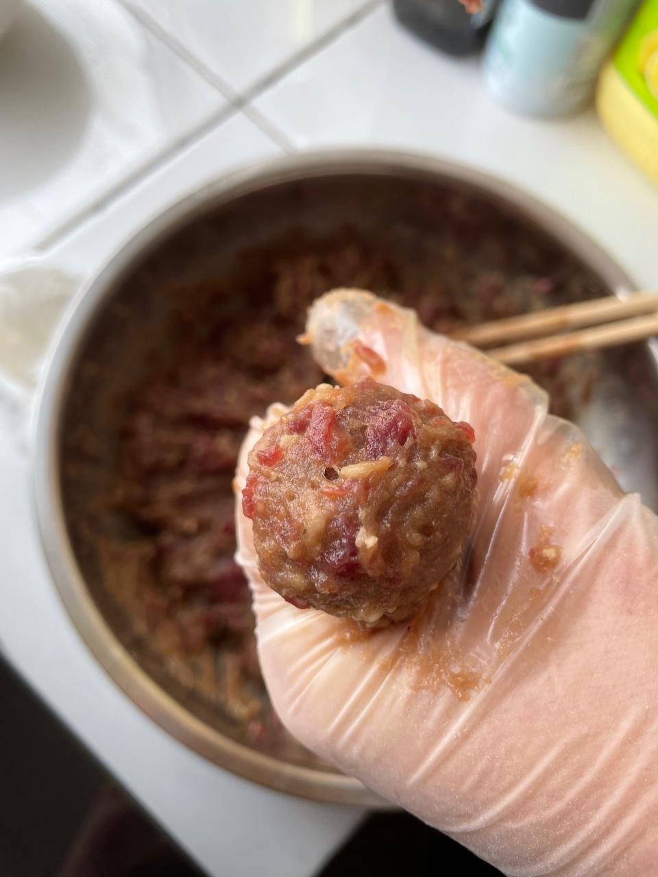 蒜末瘦牛肉丸的做法 步驟2